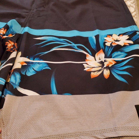 Quiksilver boardshorts- NWT - Picture 3 of 9